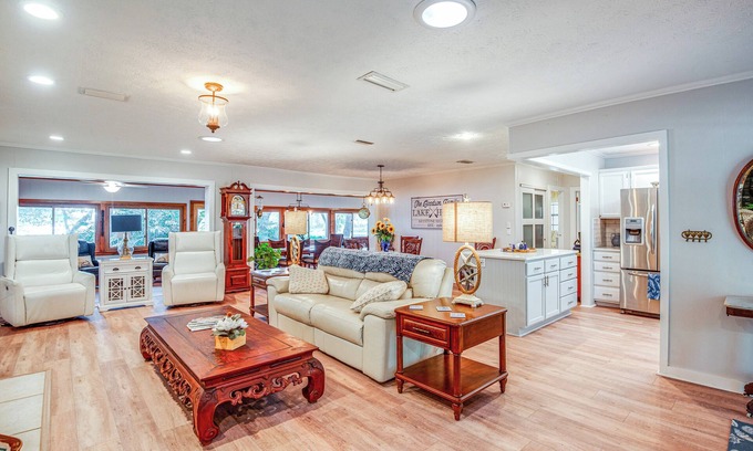 Putnam Hall House | Home on Lake Hutchinson w/Dock!