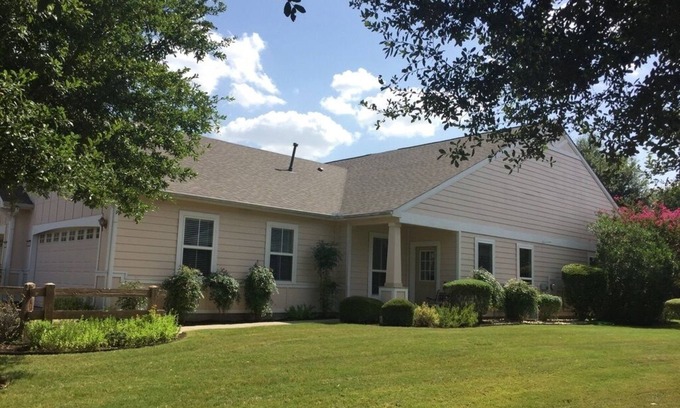 Sun City House | HOME RENTALS IN SUN CITYnGEORGETOWN, TX, near Austinn105 Providence St