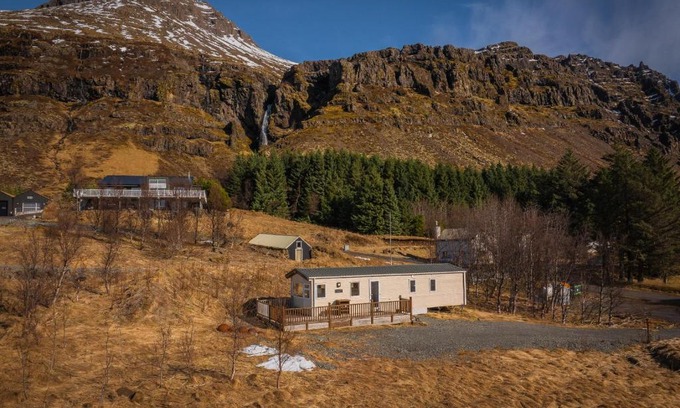 Hofn House | Home under a waterfall 7 mins from Glacier Lagoon