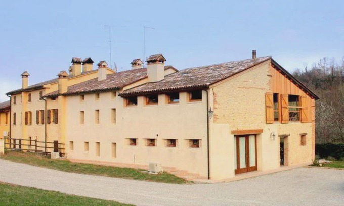 Asolo Apartment | Homely Farmhouse in Pagnano Italy near Forest