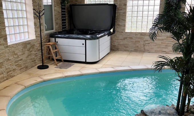 Villemeux-sur-Eure Villa | Homerez - Amazing villa for 8 ppl. with swimming-pool, sauna, jacuzzi and garden