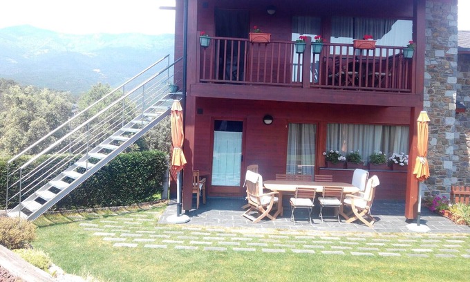 Aravell Apartment | Homerez - Beautiful appartement for 6 ppl. with garden and balcony at Lleida