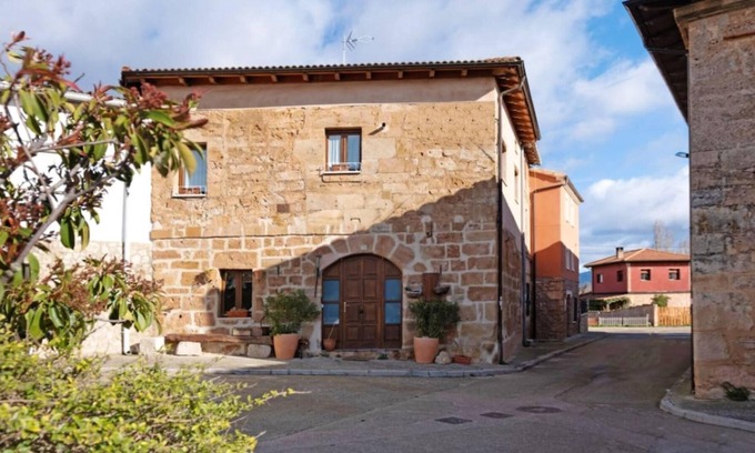 Llano de Bureba House | Homerez - Big house for 14 ppl. at Llano de Bureba