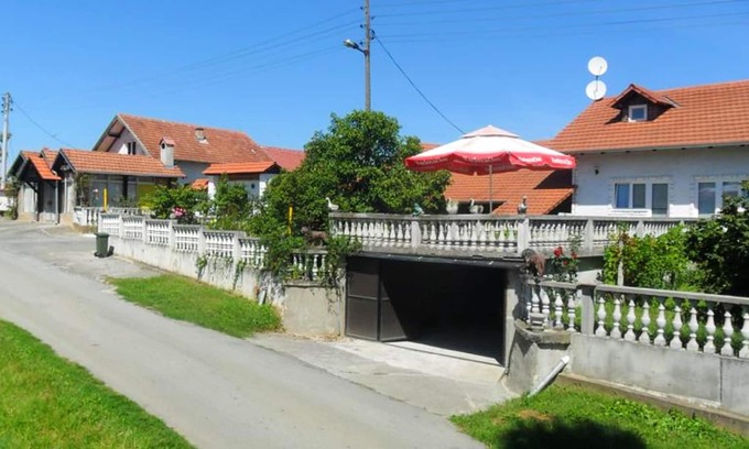 Kutina House | Homerez - Big house 1 km away from the beach for 10 ppl. with garden at Kutina