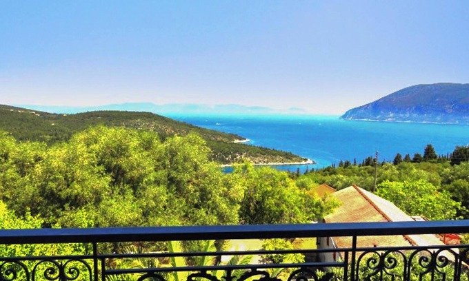 Evreti House | Homerez - Charming House Evreti, sea and mountain view