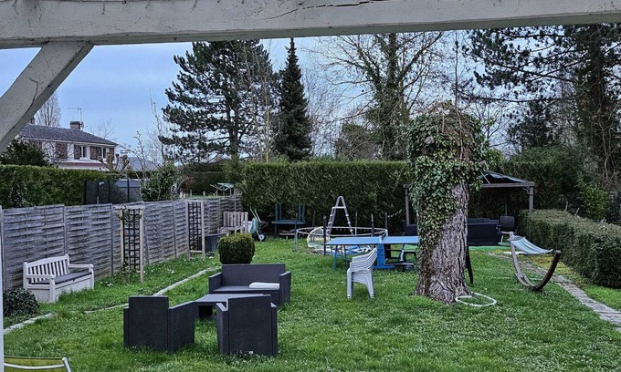 Senlis House | Homerez - Charming house in Senlis with private jacuzzi