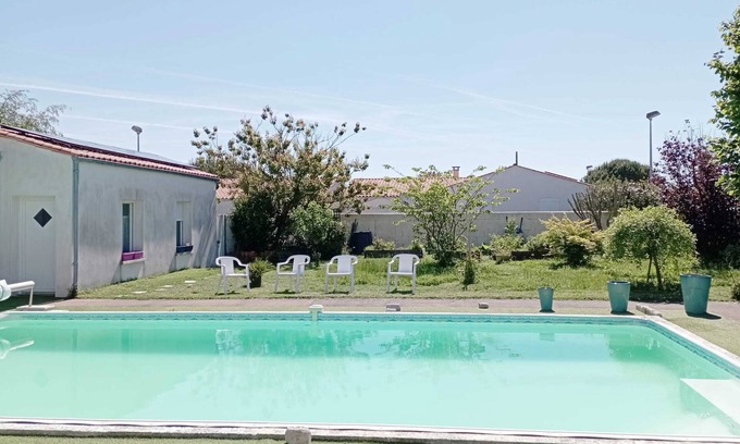 La Jarrie Apartment | Homerez - Comfortable apartment with pool in La Jarrie