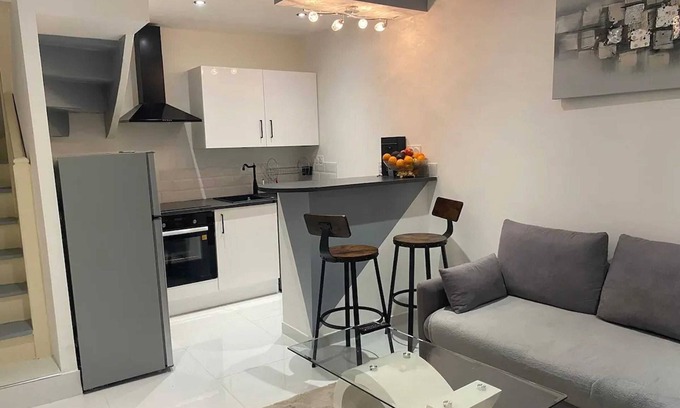 Trebes House | Homerez - Cozy House in Trèbes with 2 Bedrooms