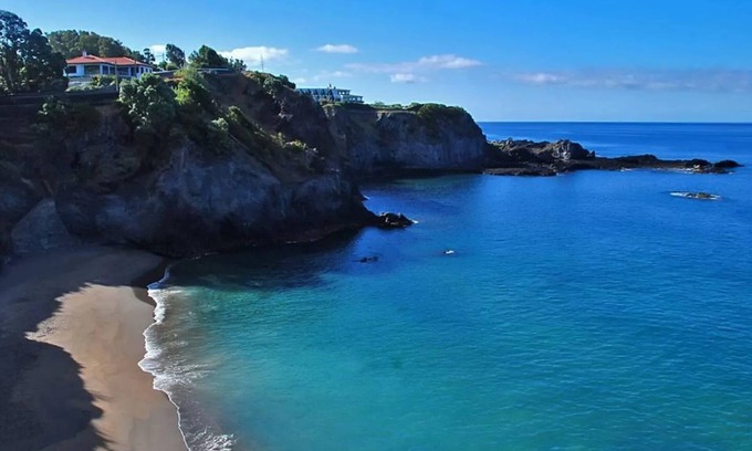 Caloura House | Homerez - Elegant res. in Agua De Pau