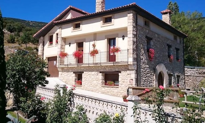 Puente-Arenas House | Homerez - House for 10 ppl. with garden and terrace at Merindad de Valdivielso