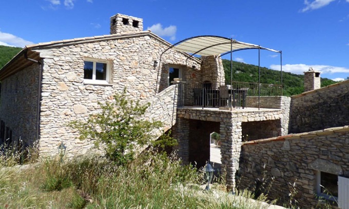 Simiane-la-Rotonde House | Homerez - House for 8 ppl. with shared pool and jacuzzi at Simaine La Rotonde