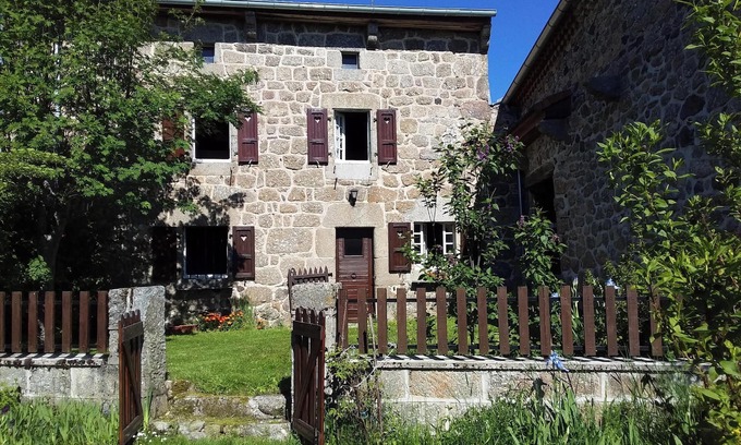 Cubelles House | Homerez - House Cubelles with Garden