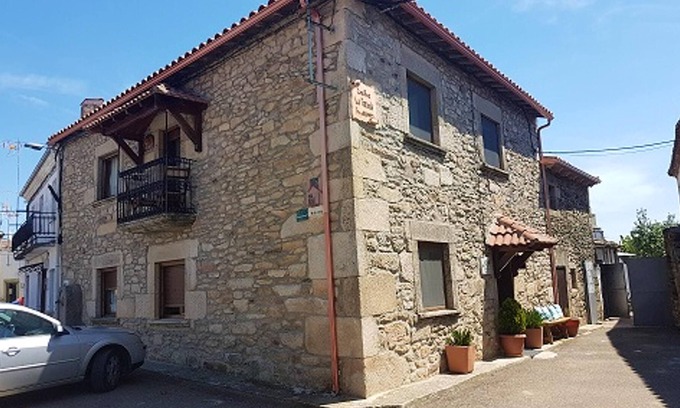 Perena House | Homerez - Nice house for 8 ppl. with garden and terrace at Pereña de la Ribera