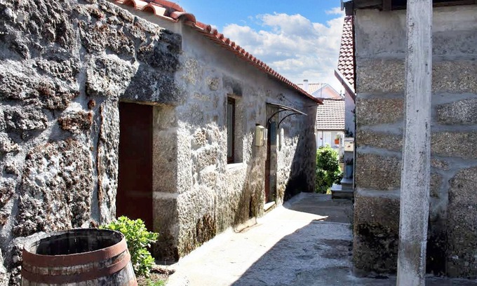 Viseu House | Homerez - Spacious Family House in Nogueira with Garden