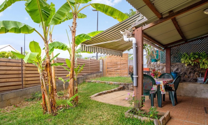 Plateau-Caillou Apartment | Homerez - Studio 8 km from the beach for 2 pers. with garden in Saint Paul