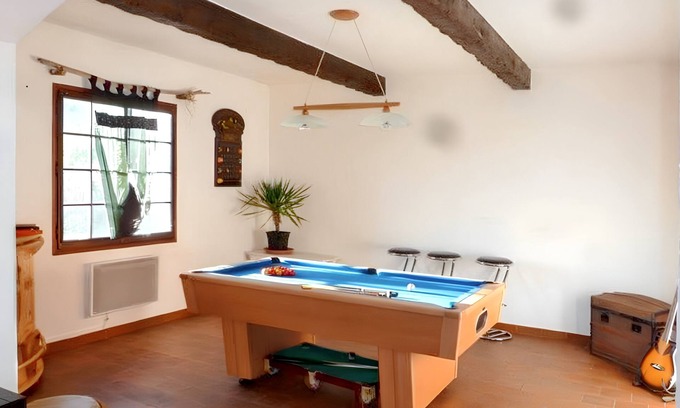 Cannes-et-Clairan Villa | Homerez - Villa Cannes-et-Clairan