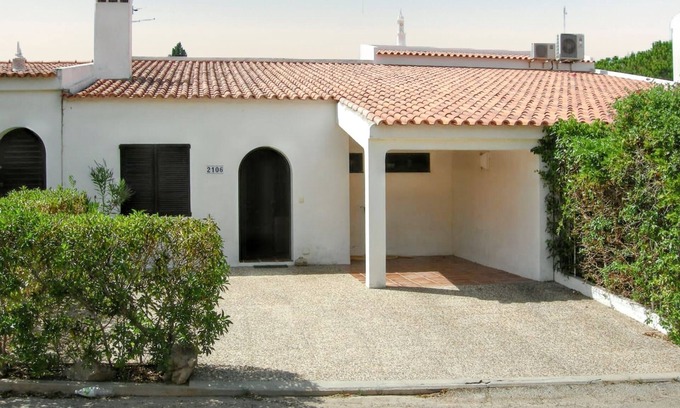 Alfa-Mar House | Homerez - Welcoming House in Albufeira with terrace