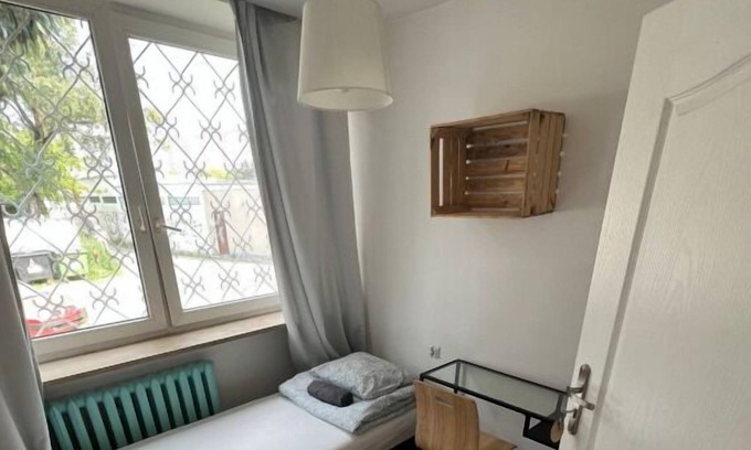 Saska Kepa House | Homey Accommodation w/ Parking! Walking distance to Klubokawiarnia Towarzyska!