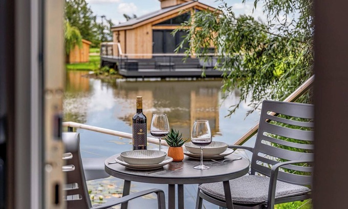 Frampton Ski Chalet | Honeybee Lakeside Lodge