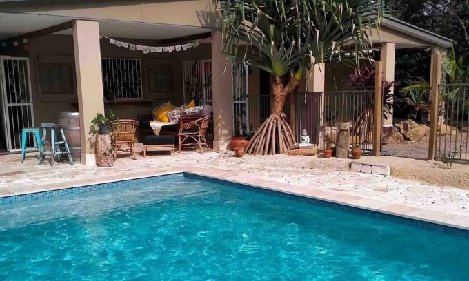 Wooyung House | Honeybird Hideaway. A private subtropical retreat