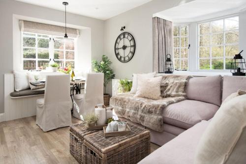 Peebles House | Honeysuckle Cottage, Kailzie