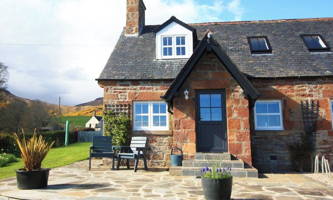 Golspie Cottage | Honeysuckle Cottage - UK7678