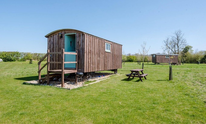 Monk Soham Cabin | Honeysuckle Farm Hut 6 - Suffolk Farm Holidays