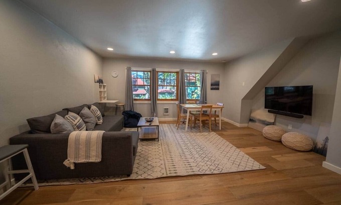 Hood River Apartment | Hood River on the cliff- apartment