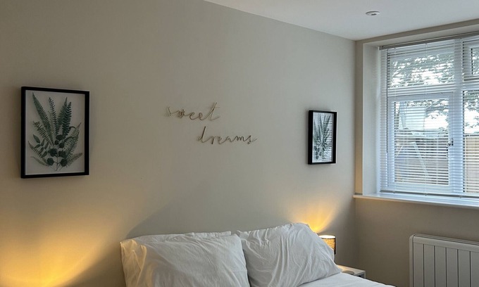 Horsham Apartment | Horsham - Cosy, 1 bedroom apartment