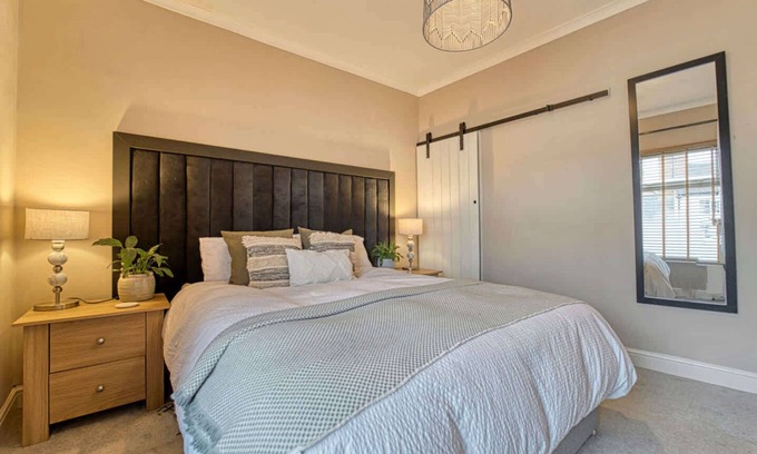 Mountsorrel House | Host & Stay | Loughborough Road House