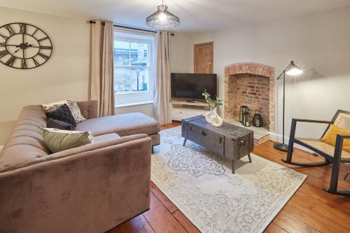 Pickering House | Host & Stay - Sleepers @ No.8