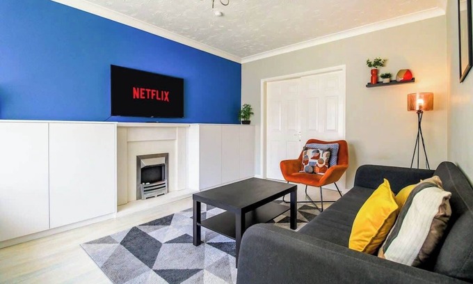 Bletchley House | Host & Stay | Wiltshire Way