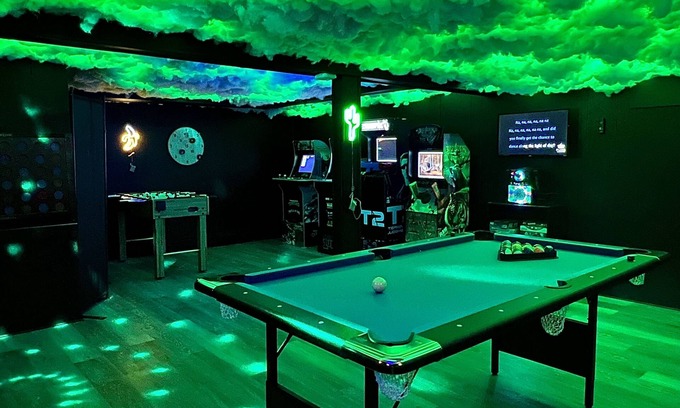 Montville House | Hot Tub & Cloud Ceiling House