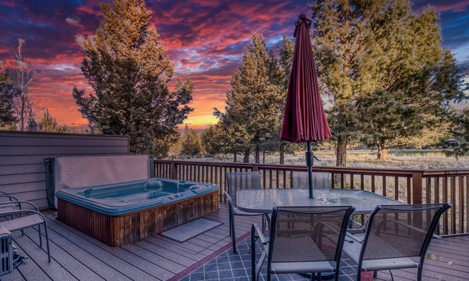 Redmond House | HOT TUB, Eagle Crest Condo on Golf Course, DOGS OK