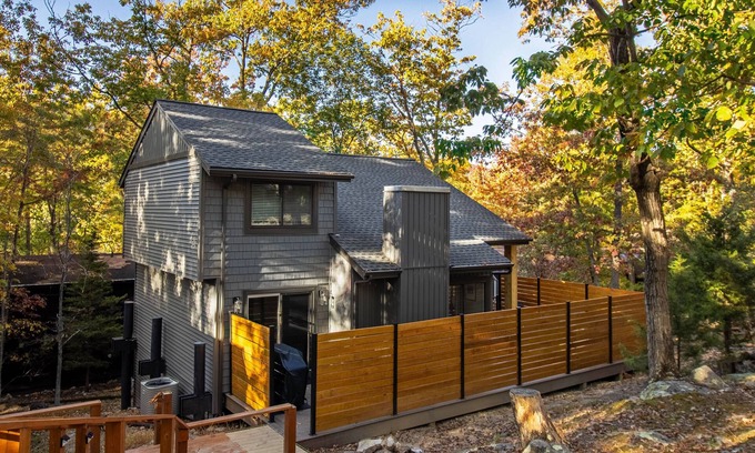 McGaheysville House | Hot Tub, Fire pit, Close to Slopes!