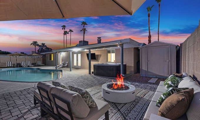 Tempe House | Hot Tub & Pool Getaway Near the Lakes – Prime Spot