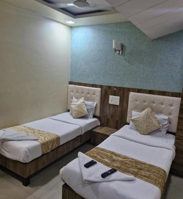 Jogeshwari West Hotel | Hotel Crystal Park Near NESCO Exhibition Center