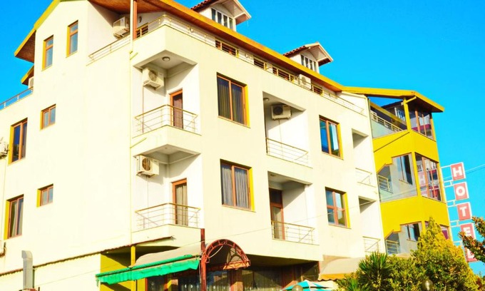 Mbrostar-Urë Hotel | Hotel Gjeli