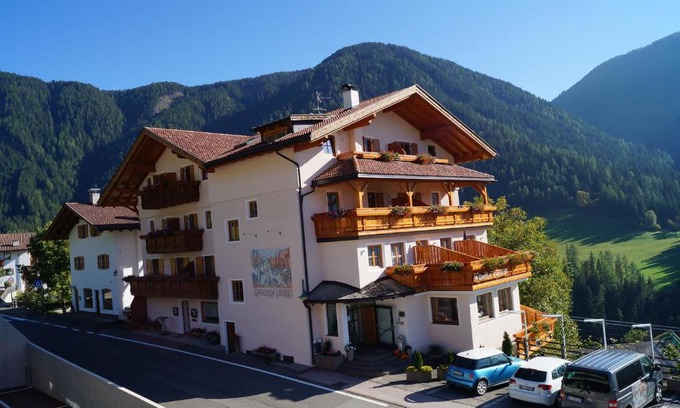 Tires Hotel | Hotel Laurin