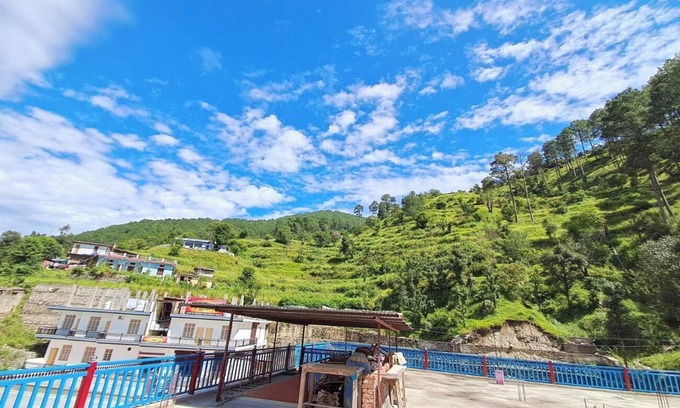 Barkot Hotel | Hotel Mountain Paradise Barkot