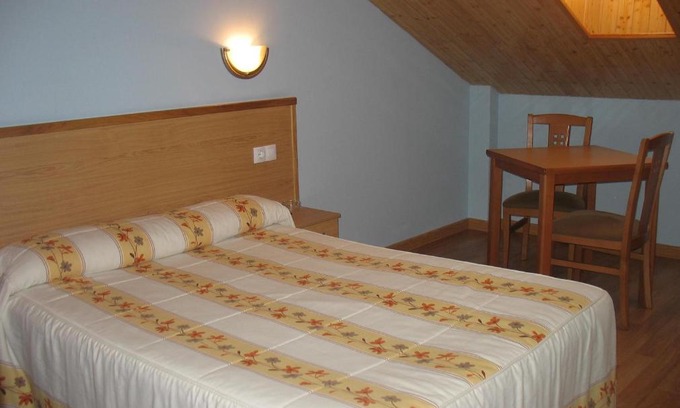 Santa Maria del Paramo Hotel | Hotel Reyes De León