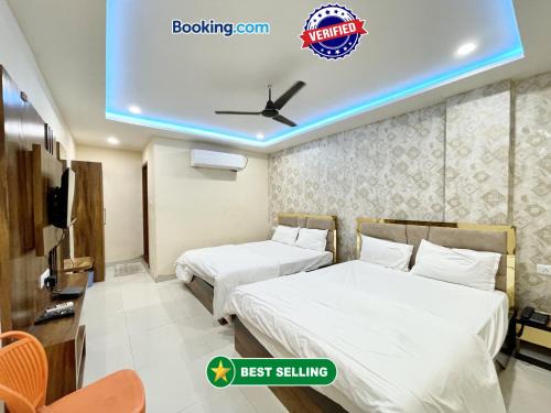 Varanasi Hotel | HOTEL RUDRA ! Varanasi ! fully-Air-Conditioned hotel at prime location with Parking-LIFT-wifi-Restaurant availability, near Kashi Vishwanath Temple, and Ganga ghat, Luxurious Rooms