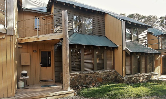 Hotham Heights Ski Chalet | Hotham Mountain Escape – Sun Run (Chalet #3).