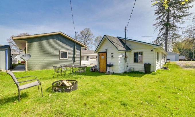 Houghton Lake House | Houghton Lake Cottage - Central Location!