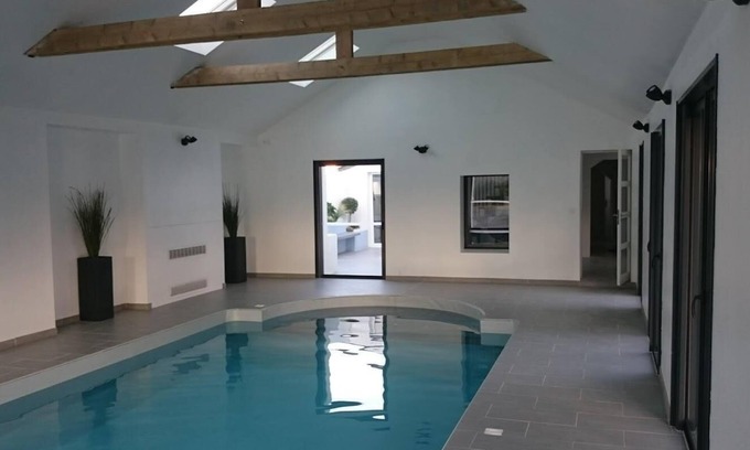 Bangor House | House 2 to 10 people with indoor heated pool in Belle Île