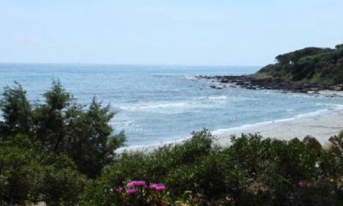 Sas Linnas Siccas House | House and garden on the sea.