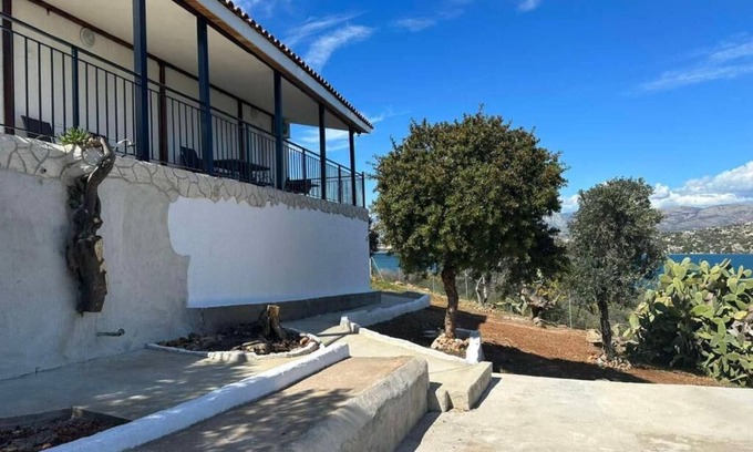 Salamis House | House by the sea