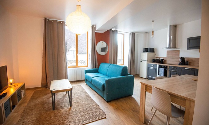 Accolay House | HOUSE DIVIDED INTO 2 APARTMENTS FOR 8 PEOPLE