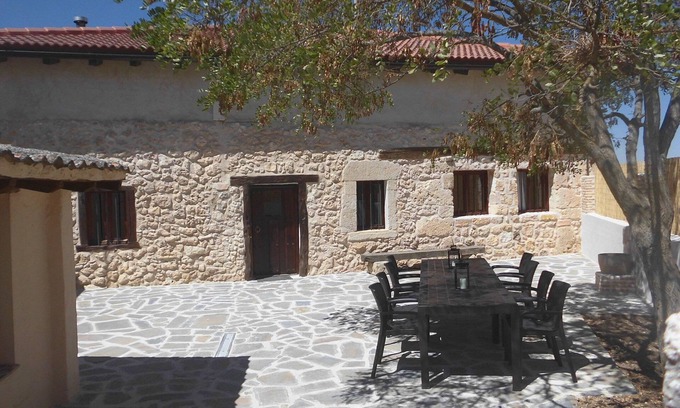Campo de San Pedro House | House El Barriejo 1h from Madrid near Riaza-Sepúlveda-La Pinilla-Hoces Duratón
