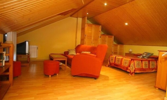 San Cristobal de Valdueza Cottage | House for April for 4 people